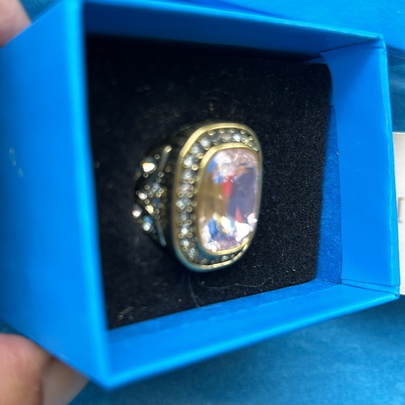 Heidi Daus Ring Swarovski Crystal  Ring Size 6(?) ** Wearable Art** - Picture 12 of 16